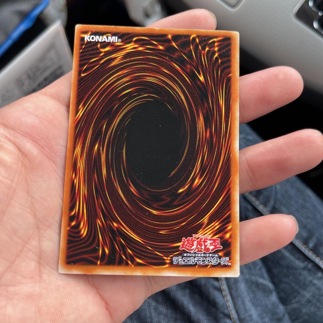 遊戯王 ブラック・マジシャン 初期　枠ずれ