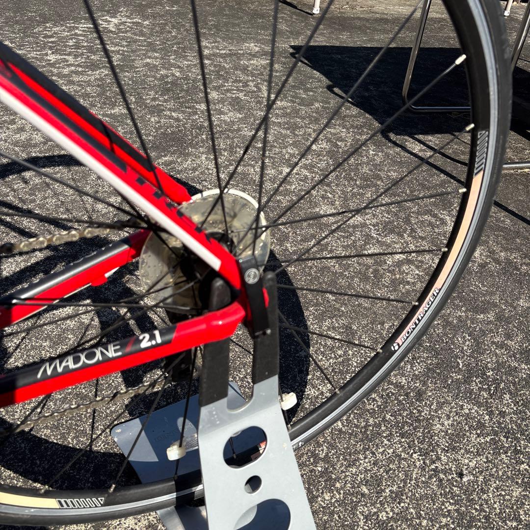 Trek レッド ロードバイク 700C