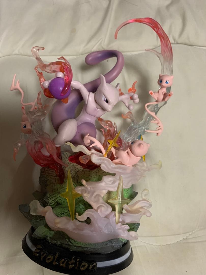 ミュウツー ミュウ フィギュア　海外フィギュア　発光ギミックあり