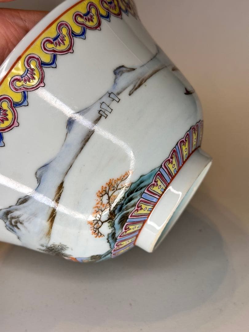 乾隆年製 底款 内側緑地 外側彩絵 人物風景文 碗 鉢古董品 衝線あり