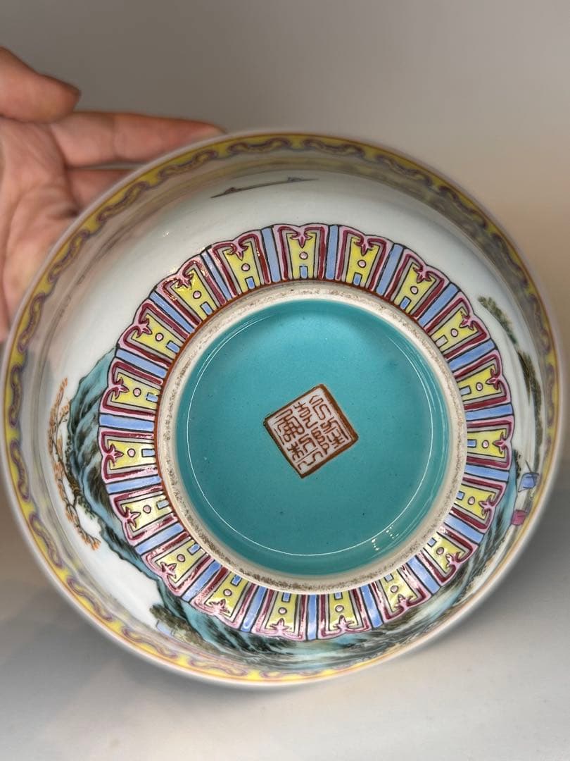乾隆年製 底款 内側緑地 外側彩絵 人物風景文 碗 鉢古董品 衝線あり