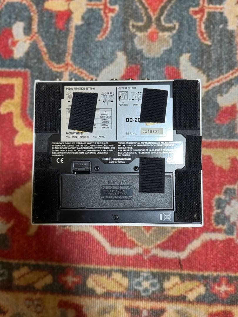 BOSS DD-20 digital delay “giga delay”