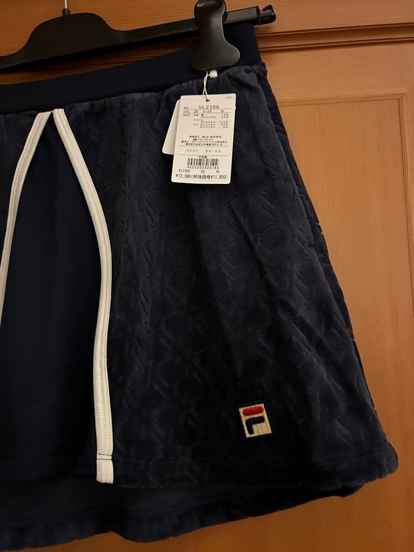 フィラ　テニスウェア　紺色スコート　Mサイズ　新品