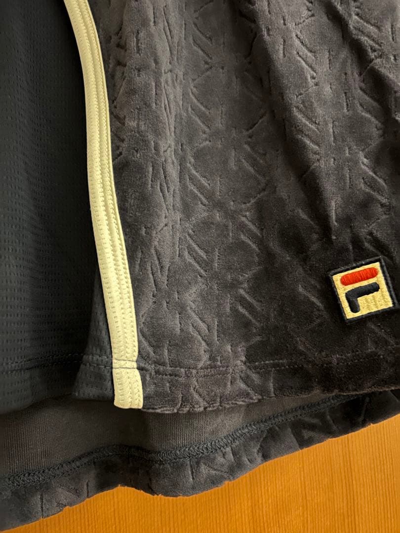 フィラ　テニスウェア　紺色スコート　Mサイズ　新品