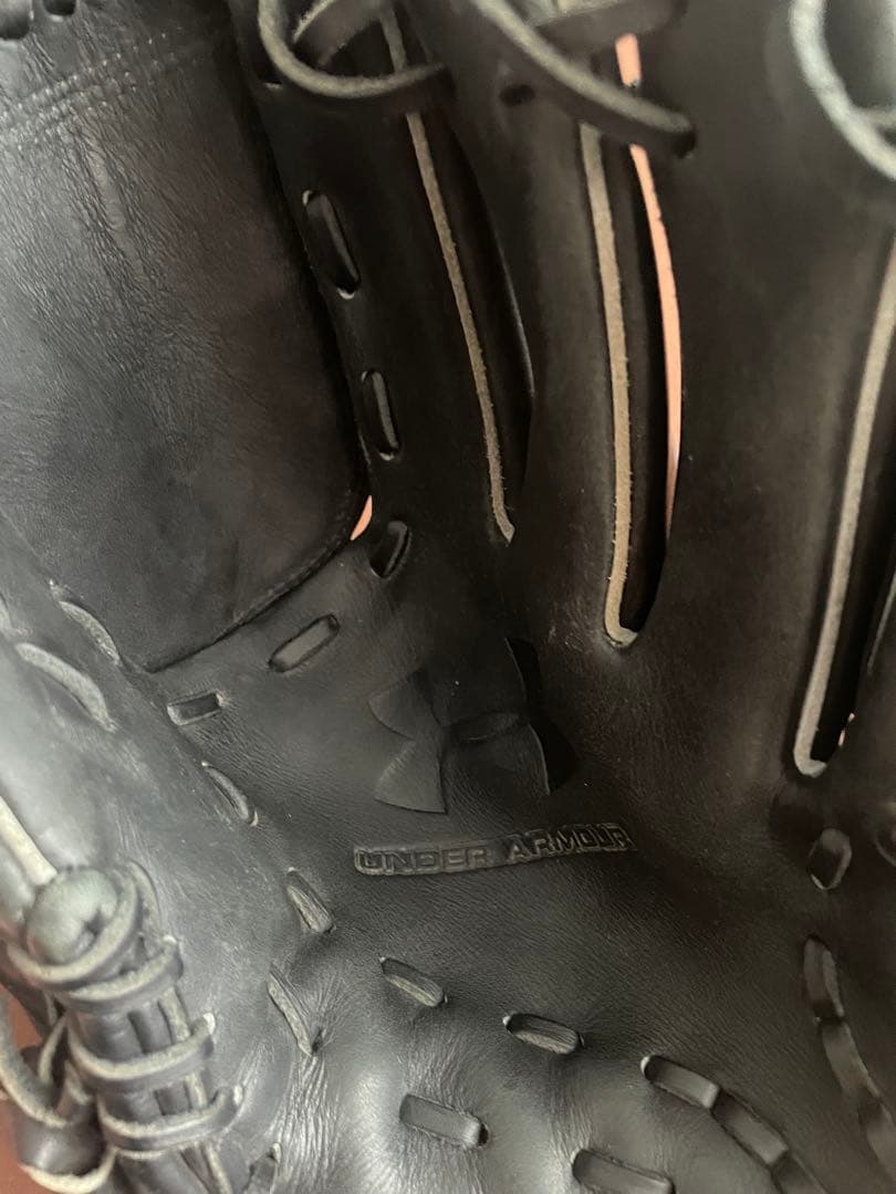 Under Armour ブラック 軟式グローブ