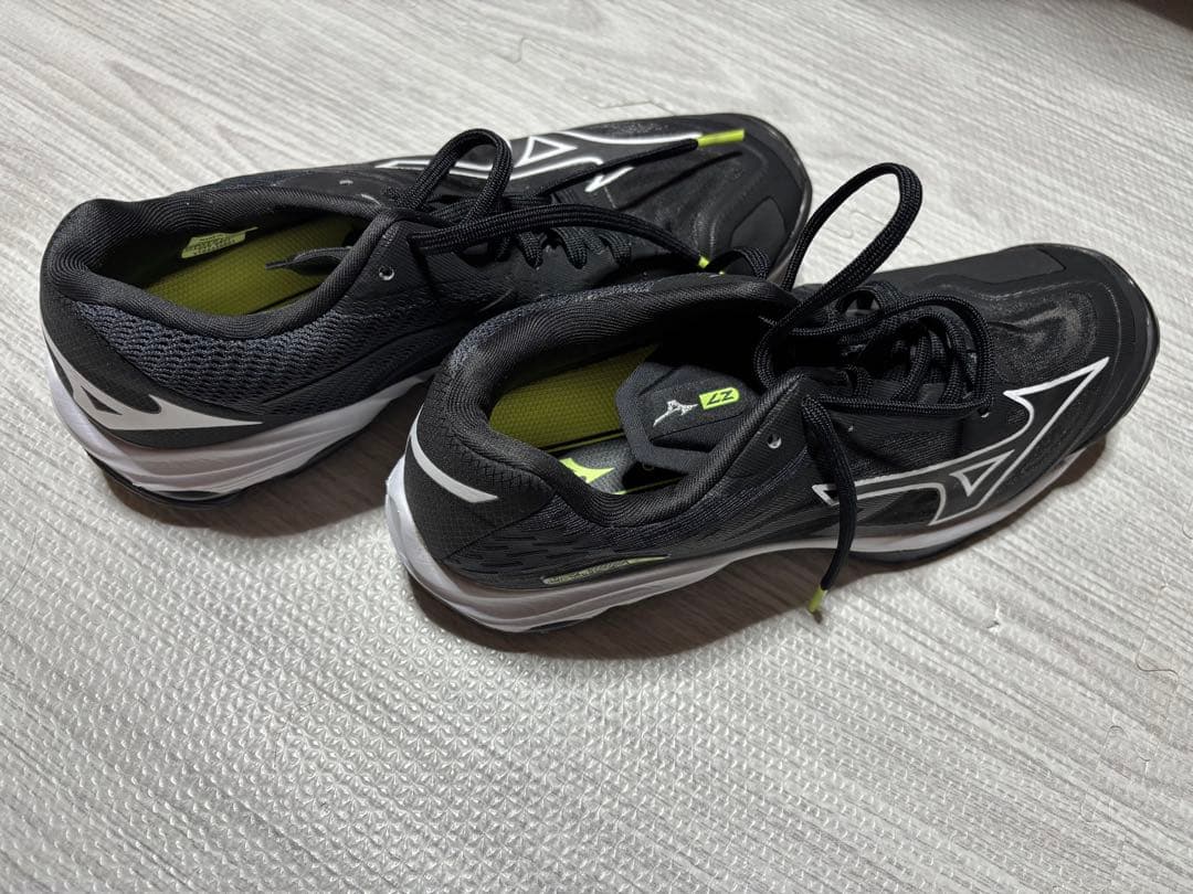 ミズノ（MIZUNO）　バレーボールシューズ ウエーブライトニングZ7