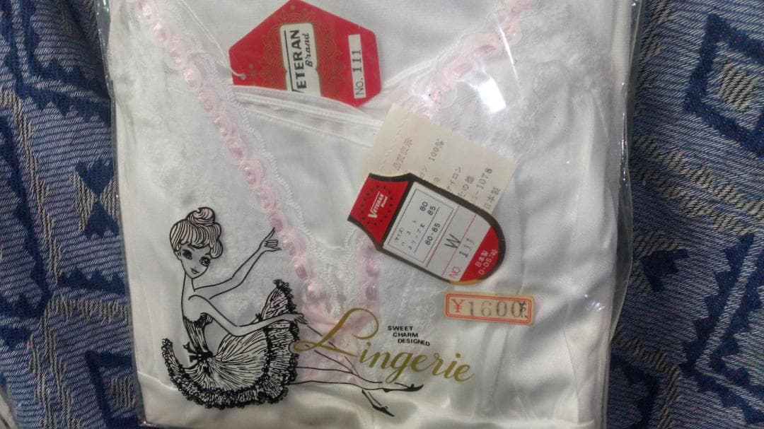 昭和レトロ　スリップ　VETERANBrand　Mサイズ　ナイロン　白ピンク妖精