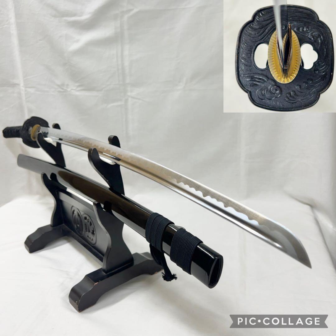 【模造刀】太刀 樋入り 全長99センチ 波 鍔 黒鞘 互の目 刃紋