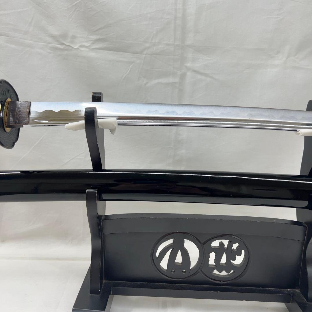 【模造刀】太刀 樋入り 全長99センチ 波 鍔 黒鞘 互の目 刃紋