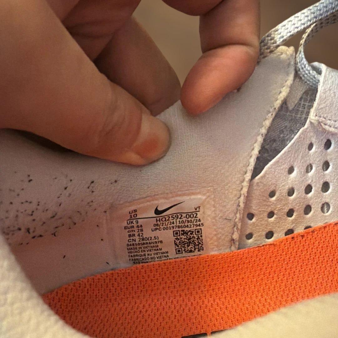 Nike ペガサスプレミアムW　フットボールグレー　トータルオレンジ　28.0