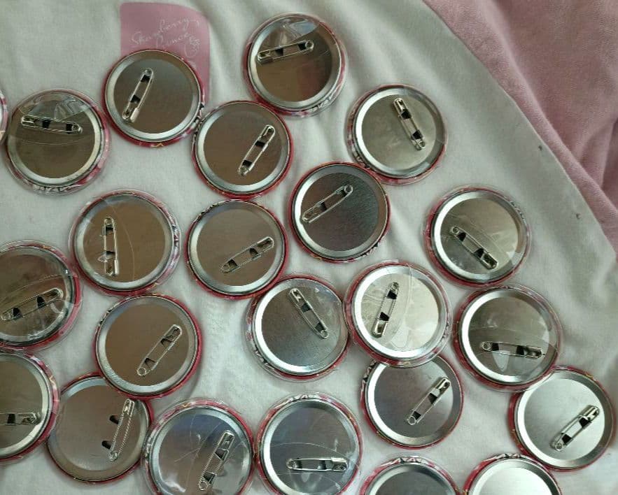 すとぷり　莉犬　缶バッチ　2021　newyear デフォ　ニューイヤー