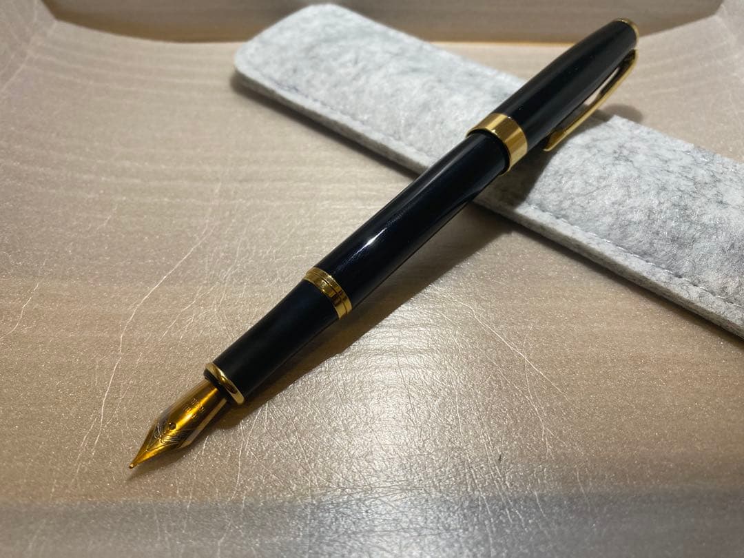 黒い万年筆 ペン先 ケース付き