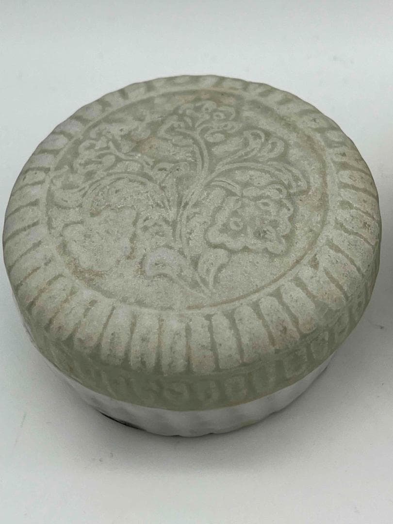 北宋時代　青白磁貼花牡丹花卉文合子 一対　二個　香盒　香合　茶道具(A-82)