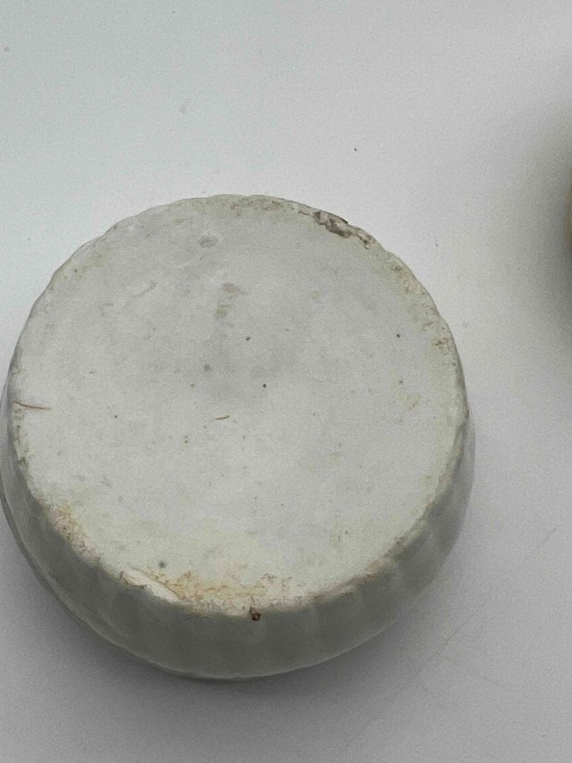 北宋時代　青白磁貼花牡丹花卉文合子 一対　二個　香盒　香合　茶道具(A-82)