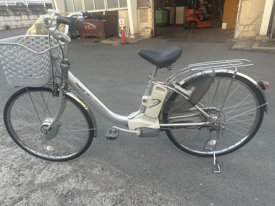 シルバー 電動アシスト自転車 バスケット付き