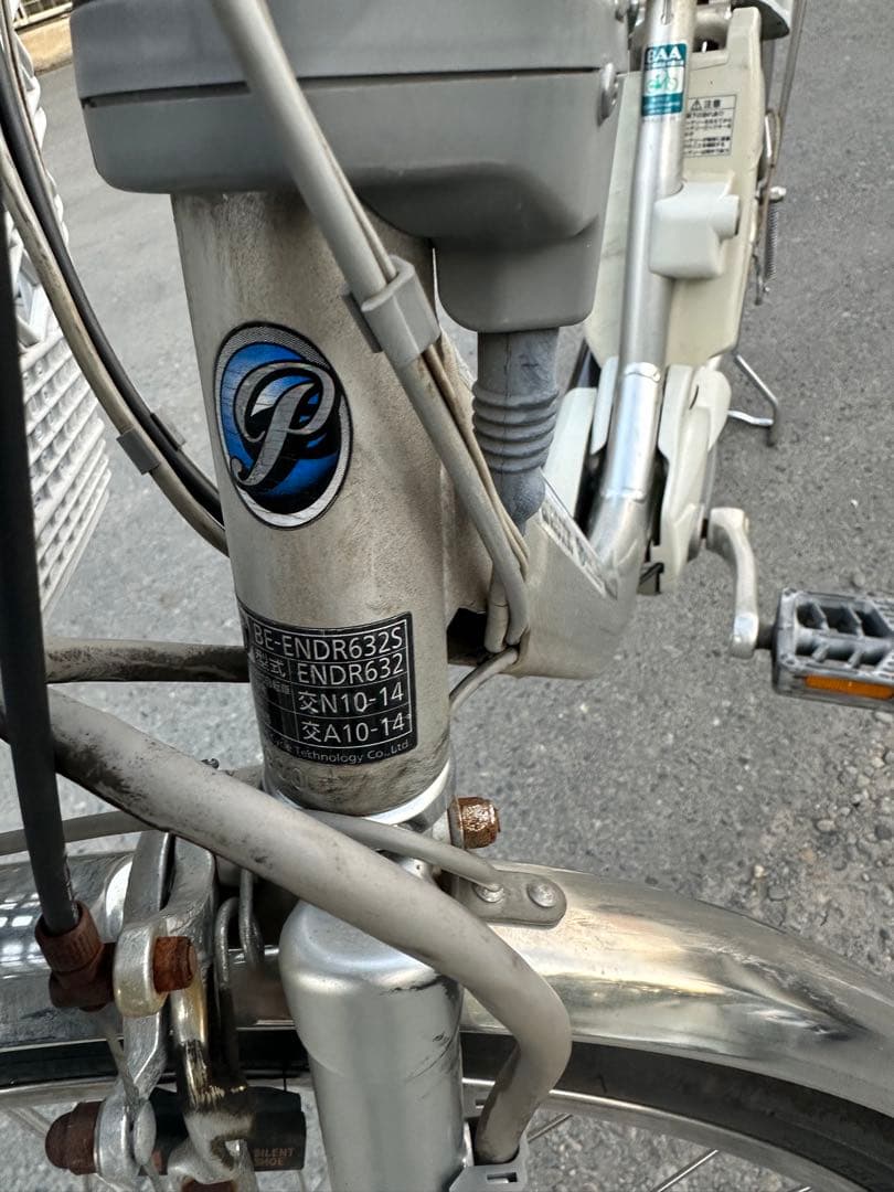 シルバー 電動アシスト自転車 バスケット付き