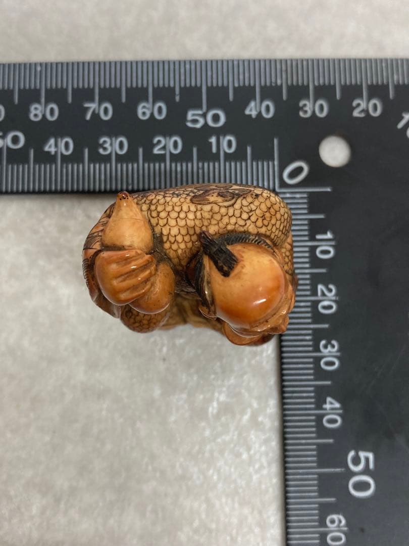 江戸 マンモス 根付 宝山 在銘 酒壺 和服 古美術骨董品 天然素材 彫刻 提物