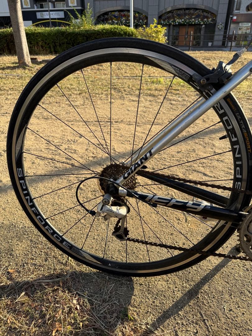 【GIANT DEFY】ロードバイク／スタンド付き／要整備