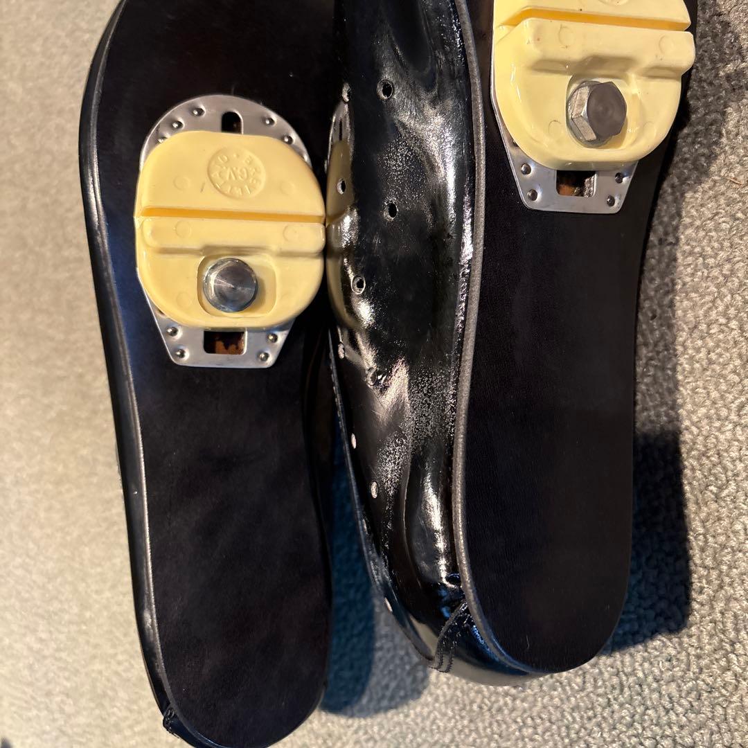 イタリア製DEUGI 103エナメルタイプ黒　サイズ41 1/2 傷有り