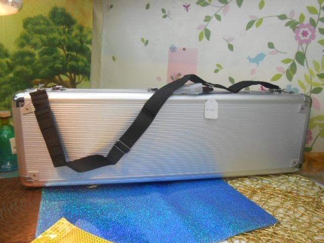 新品未使用(送料無料)11.980円　沖縄三線専用肩紐付一丁入アルミハードケース