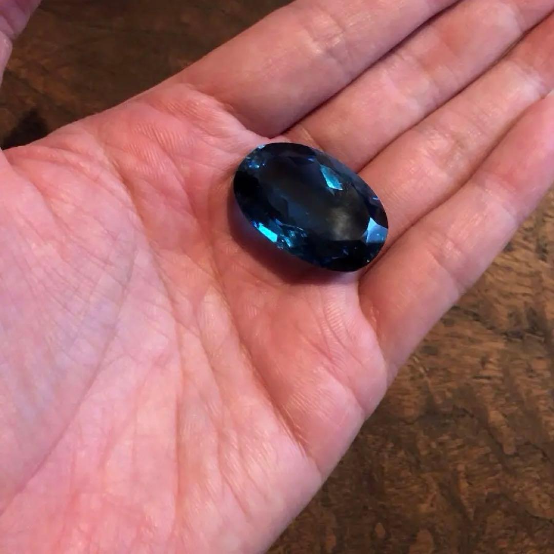 ロンドンブルートパーズ　天然トパーズ　80.707ct 特大　ルース