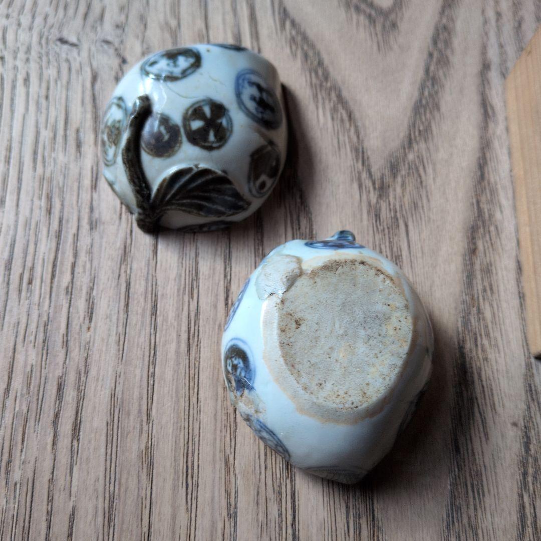 古伊万里　丸紋染付　桃形　 蓋付き香合 木箱付き