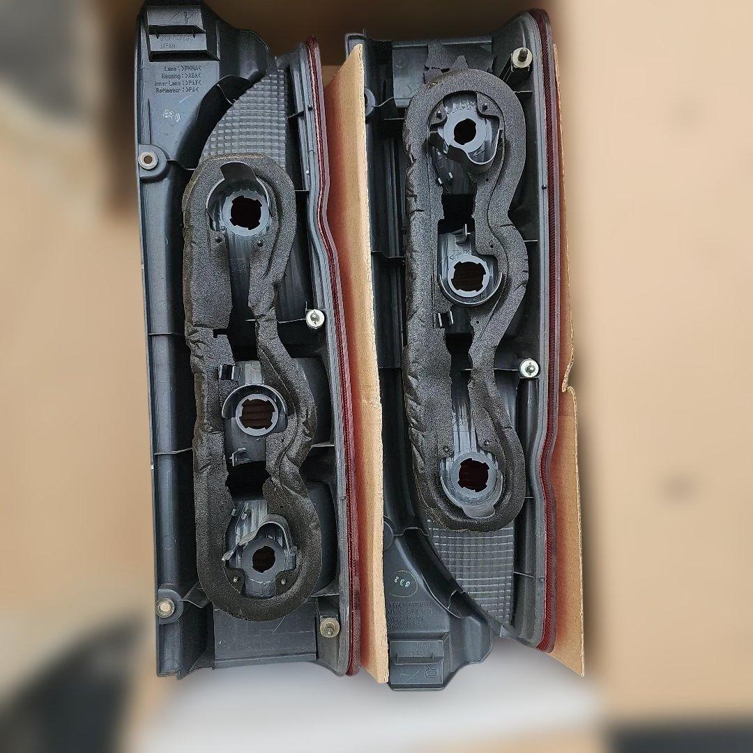 トヨタ KOITO コイト 26-120 ハイエース テールランプ ライト