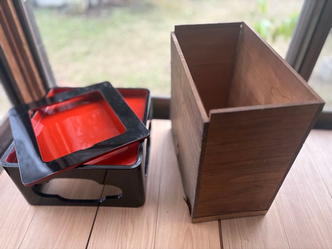 【木製漆器】黒×朱 卓上膳／料理台｜懐石・茶道具｜透かし台｜和モダン
