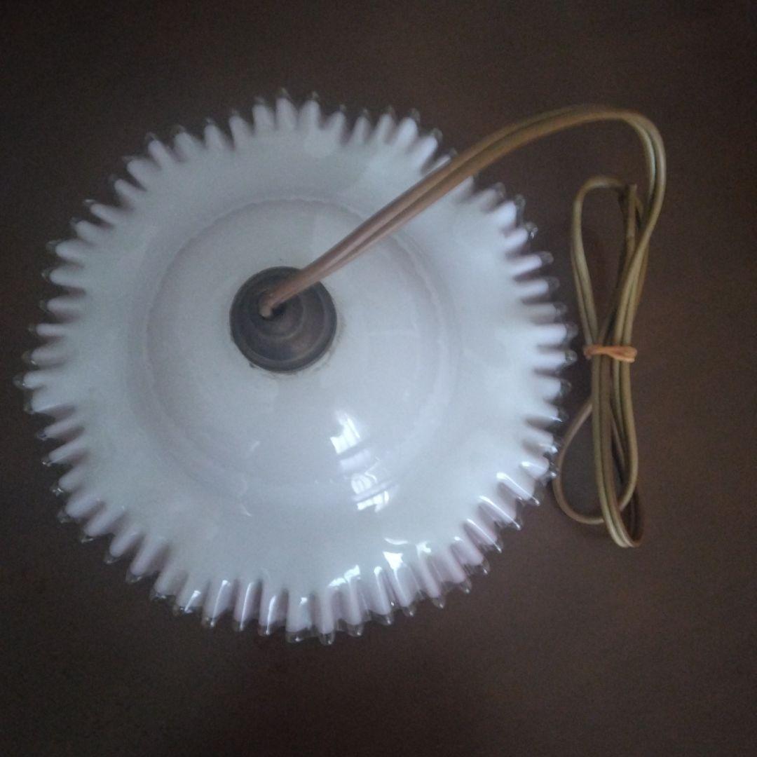 電気笠　電笠　ガラス　乳白色　フリル　レトロ　ペンダントランプ