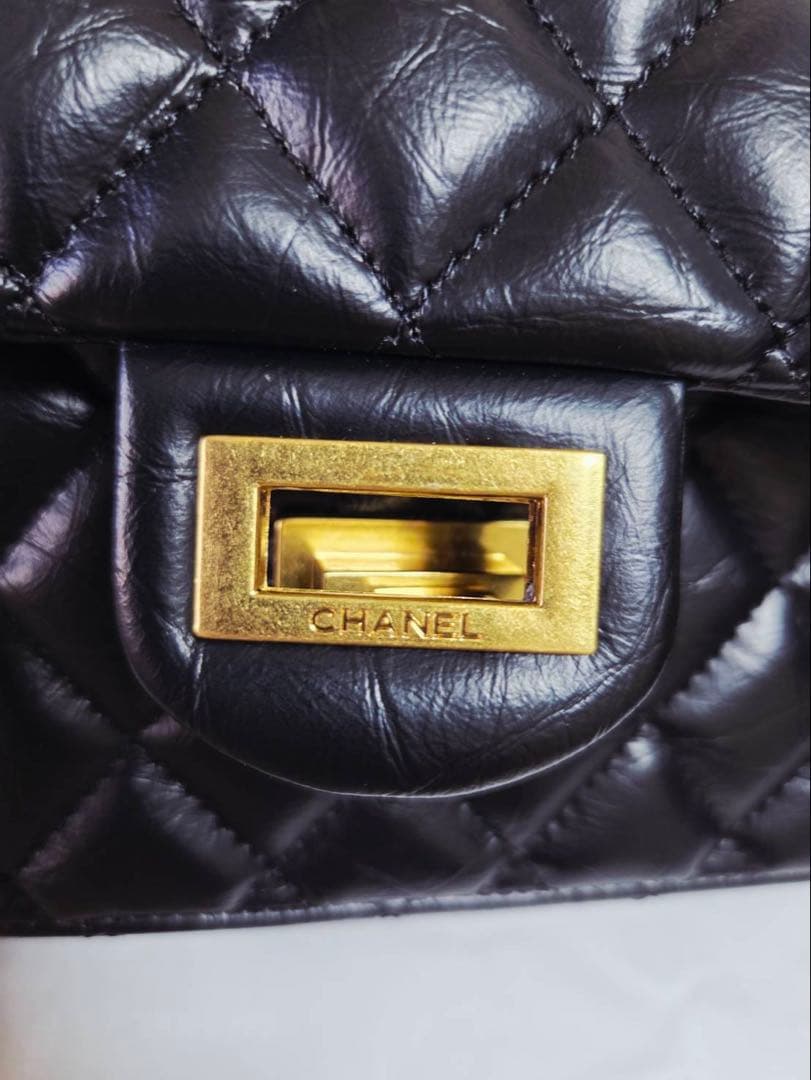 CHANELキルティングバッグ ゴールド金具付き