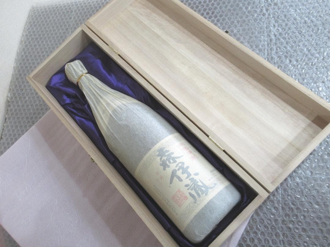 ゆ*❗様 古酒　森伊蔵 かめ壺焼酎　1800ml　一升瓶　※木箱は違うものです。