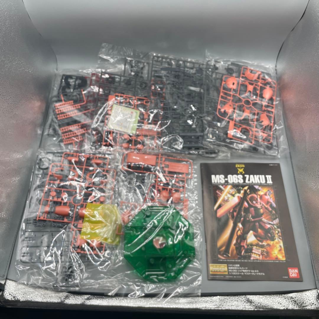 未組立 MG シャア専用ザク ver.2.0 キャラプレート&ディスプレイ台座