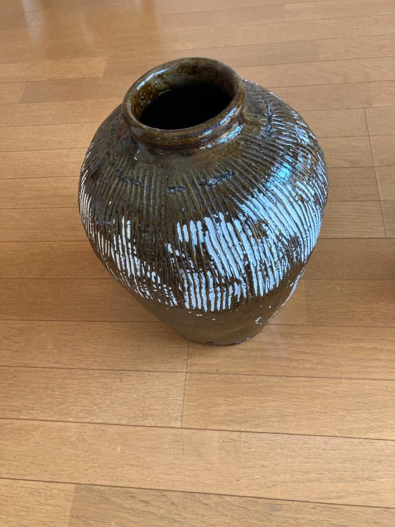 大幅値下げ　引き取り or 着払い 陶器製ストライプ模様の壺