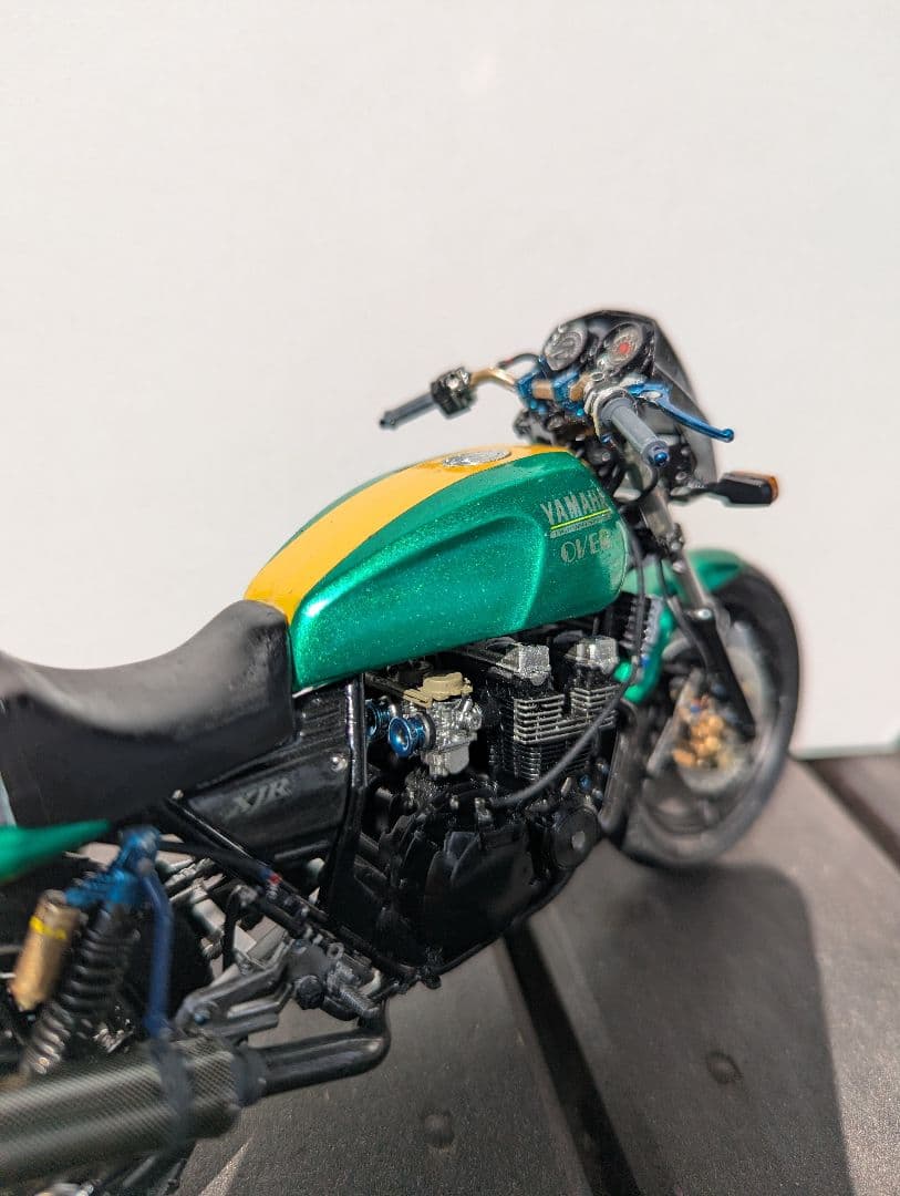アオシマ1/12ヤマハXJR400RⅡ改バイクプラモデル