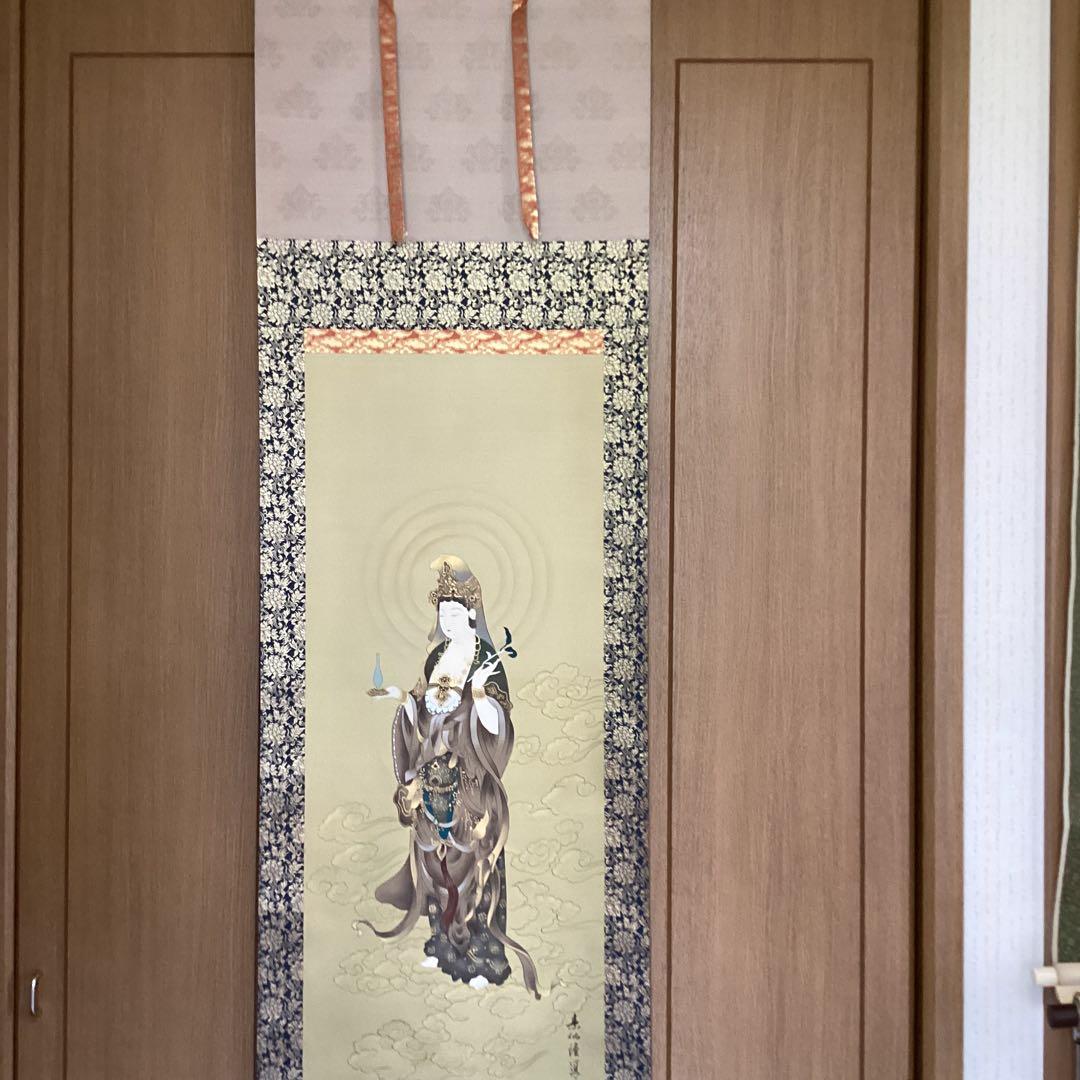 素　仙　筆　　【　絹本彩色画　・雲上観音図　】　自題共箱　軸先漆仕立木　610