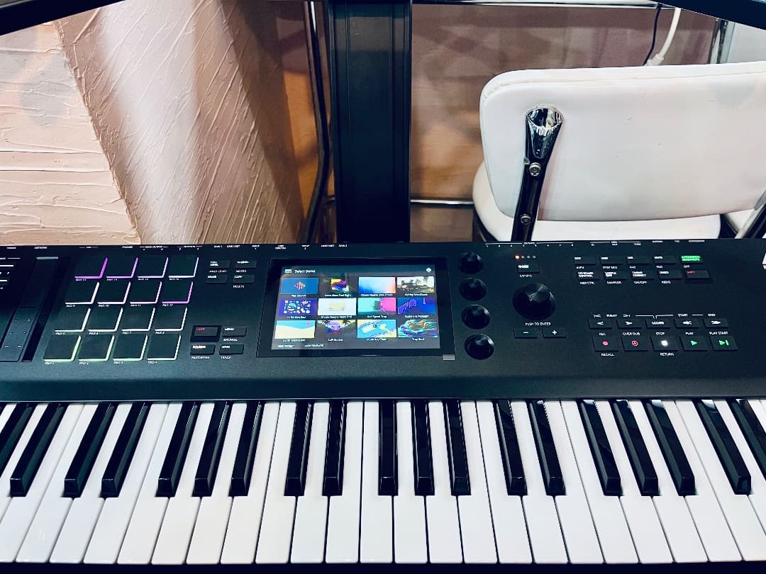 希少 AKAI MPC Key 61 生産完了品 即発送 サンプラー シンセ ②