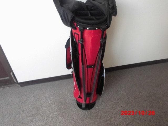 なかなかモダンなゴルフバッグ新品未使用です！