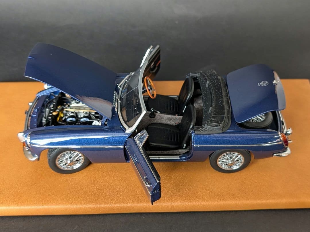 オートアート 1/18 MGB ロードスター MKⅡ PAGENT Blue