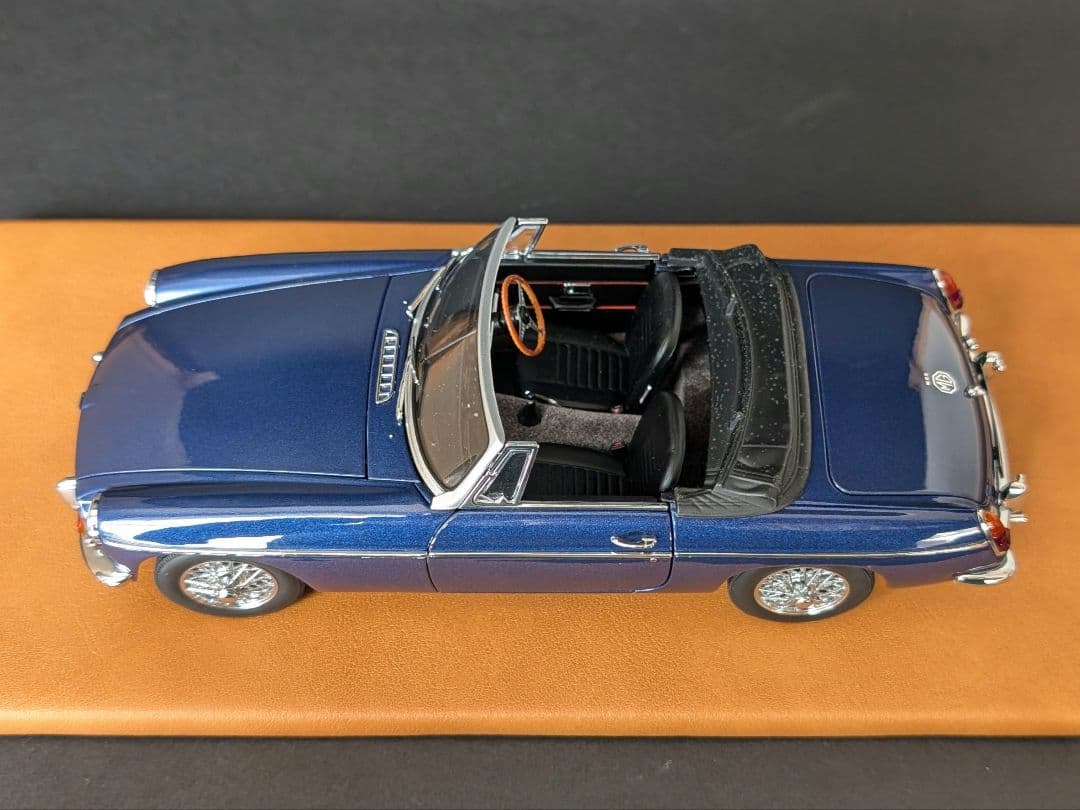 オートアート 1/18 MGB ロードスター MKⅡ PAGENT Blue