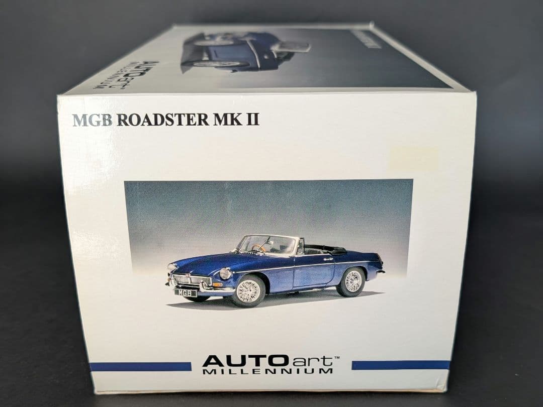オートアート 1/18 MGB ロードスター MKⅡ PAGENT Blue