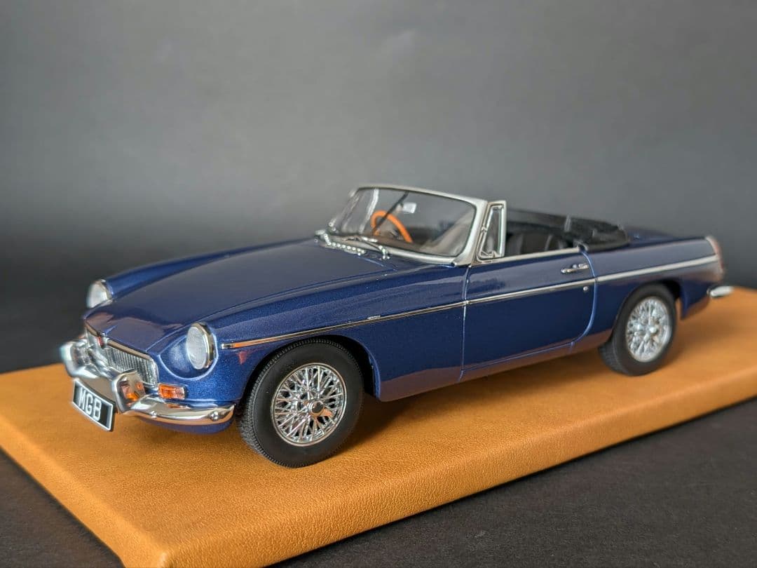 オートアート 1/18 MGB ロードスター MKⅡ PAGENT Blue