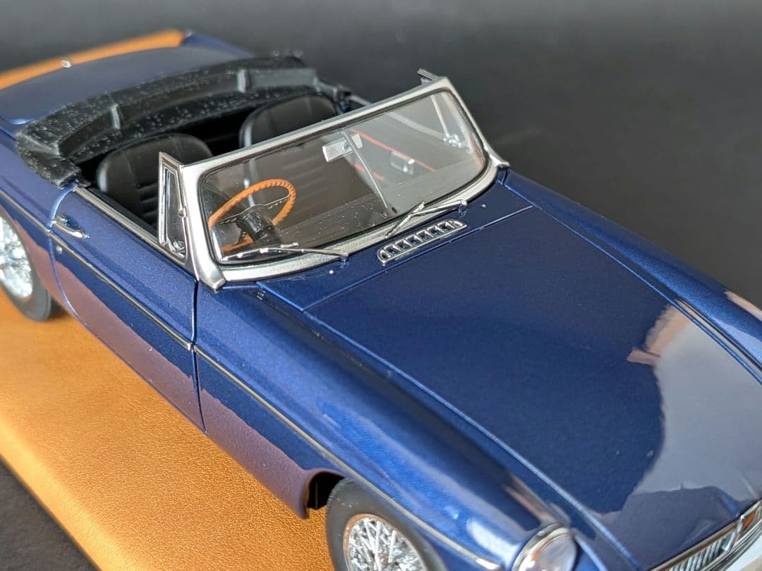 オートアート 1/18 MGB ロードスター MKⅡ PAGENT Blue