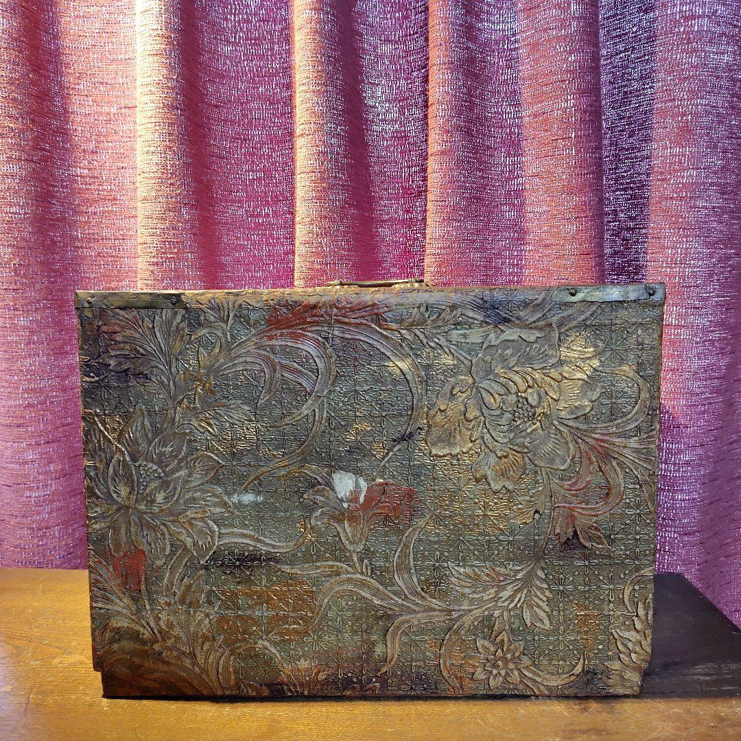 花柄の黒い木製箪笥 5引き出し