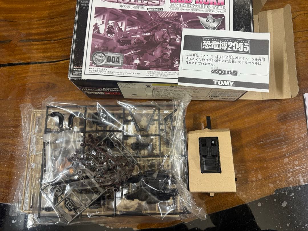 旧 ゾイド 恐竜博2005 DLZ-002 レッドホーン 未組立品 ZOIDS