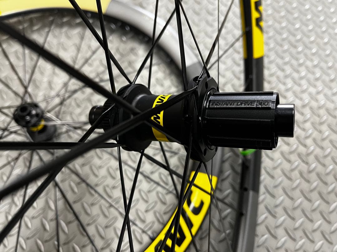 MAVIC Cosmic SLR 45Disc シマノ　イクシオンタイヤ2本付