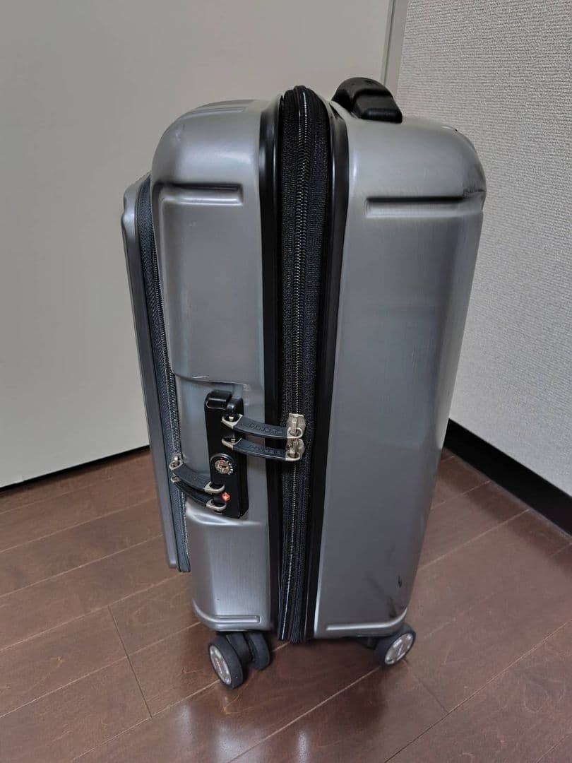 シルバー スーツケース TSAロック ビジネス 機内持ち込み