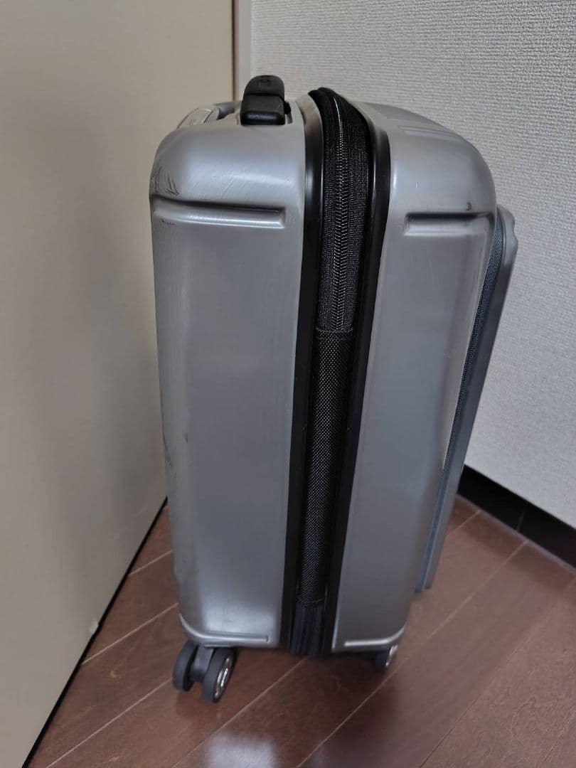 シルバー スーツケース TSAロック ビジネス 機内持ち込み