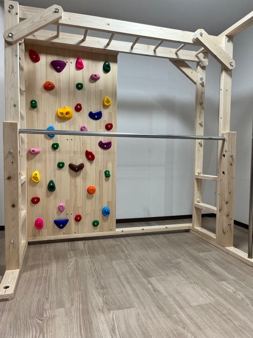 うんてい　雲梯　室内うんてい室内　ボルダリング　鉄棒　登り棒