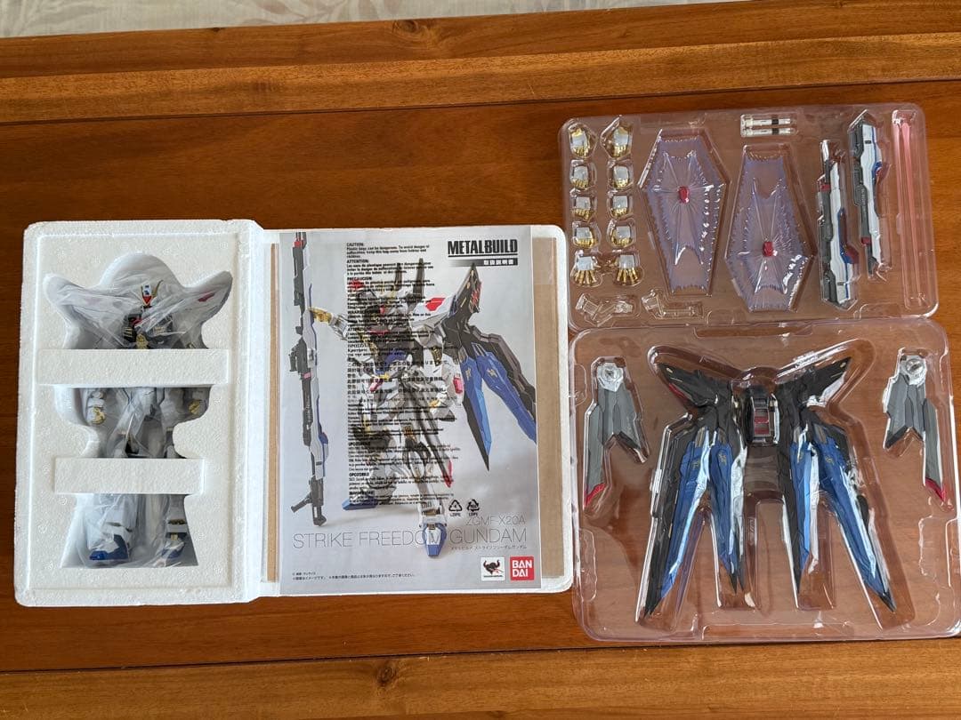 メタルビルド　ストライクフリーダム初版　デスティニーフルパッケージ　光の翼セット