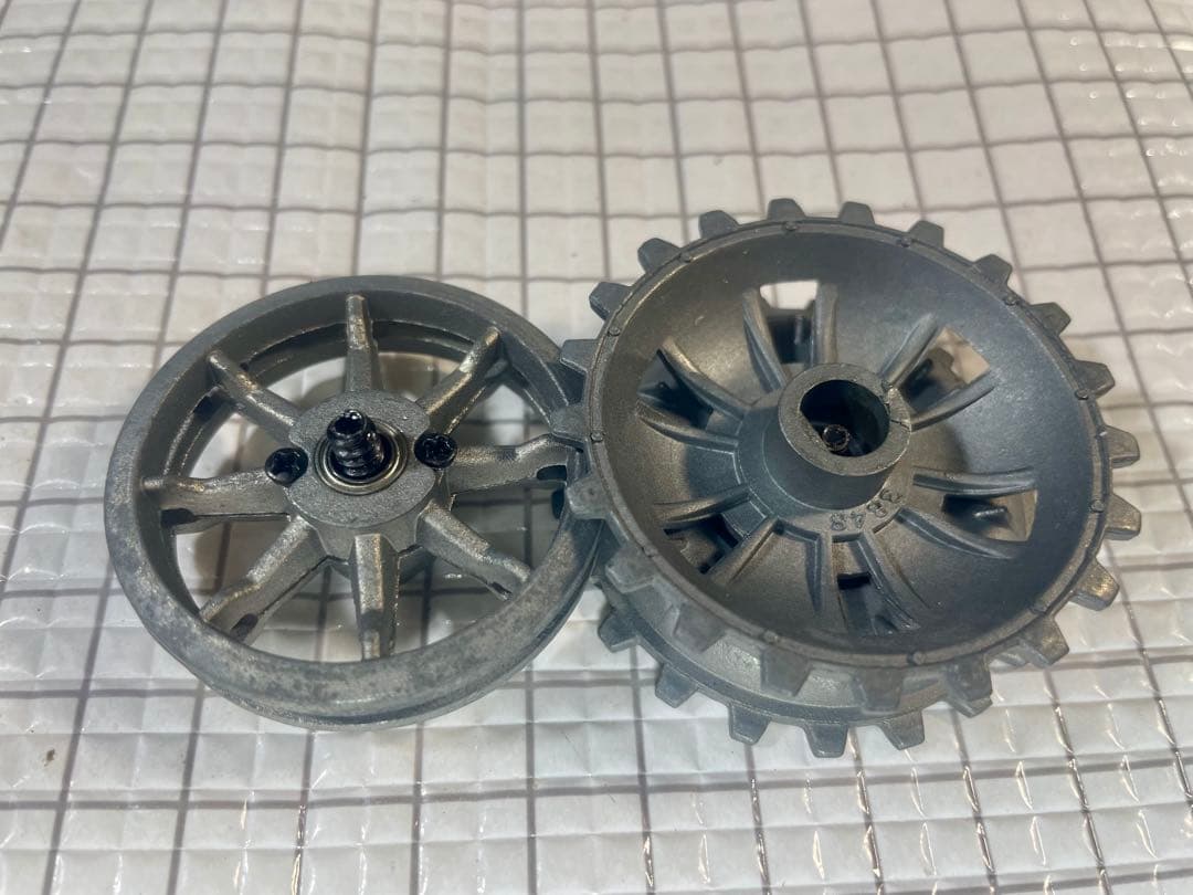 ヘンロン1/16 純正【Ⅲ号戦車&突撃砲】用メタルキャタピラ&起動輪&誘導輪